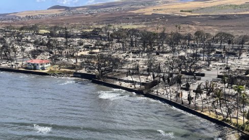 NEVEROVATNA SLIKA SA HAVAJA: Celo naselje izgorelo, samo jedna kuća netaknuta (FOTO)