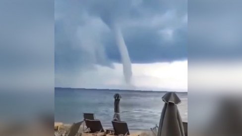 TORNADO NA HALKIDIKIJU: Objavljen snimak oluje koja je napravila haos na plaži, povređene četiri osobe (VIDEO)
