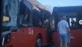 SUDAR AUTOBUSA U CENTRU BEOGRADA: Potpuno blokirana raskrsnica (VIDEO)