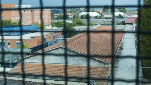 БОСОВИ ПРЕУЗЕЛИ ЗАТВОРЕ У ИТАЛИЈИ: На Апенинском полуострву ухапшени мафијашки шефови у ћелијама се понашају као да су на слободи