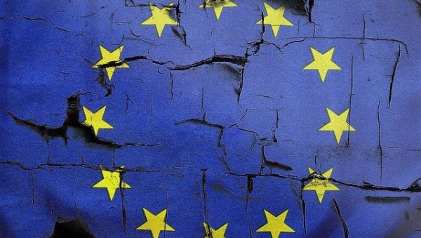 ВЕЛИКА КРИЗА: Европа губи утицај због сервилне политике према САД
