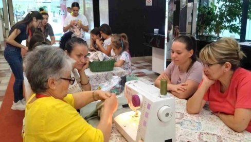 SAM SVOJ KROJAČ: Održana krojačka radionica za decu i odrasle