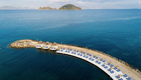 PRAVI IZBOR ZA LETO PRED VAMA: Plavetnilo mora, raskošno zelenilo regije, mnogo sunčanih sati i odličan hotel za porodice