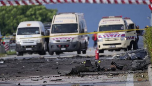 U PADU AVIONA 10 STRADALIH: Letelica se srušila na auto-put u Maleziji