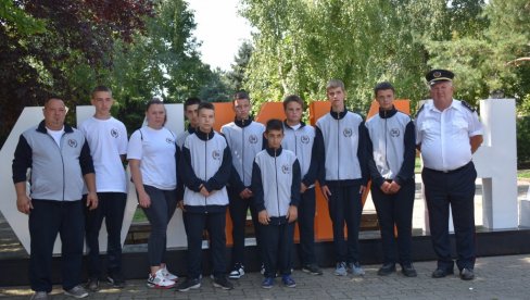 GASE VATRU ZA ZLATNU MEDALJU: Dečaci Sajana kod Kikinde najbolji mladi dobrovoljni vatrogasci u Srbiji