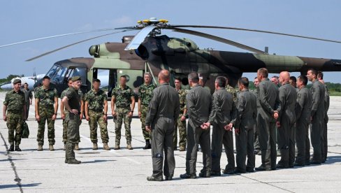 ПОМАГАЛИ СЛОВЕНЦИМА ТОКОМ ПОПЛАВА: Део наших војника се вратио у Србију хеликоптерима
