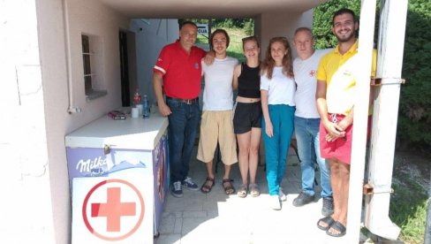 СПРЕЧЕНА ТРАГЕДИЈА: Спасено двоје младих на Борском језеру