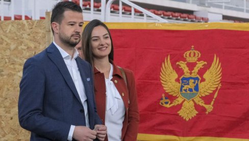 ЛЕПОТИЦА: Председник Црне Горе снимио жену у опуштеном издању (ВИДЕО)