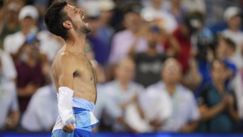 AMERI, GLEDAJTE SAD OVO! Novak Đoković jednim potezom ostavio teniski svet u čudu (VIDEO)