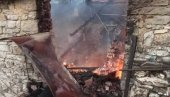 НА ЗГАРИШТУ ИМОВИНА: Велики пожар уништио имање код Никшића (ФОТО)