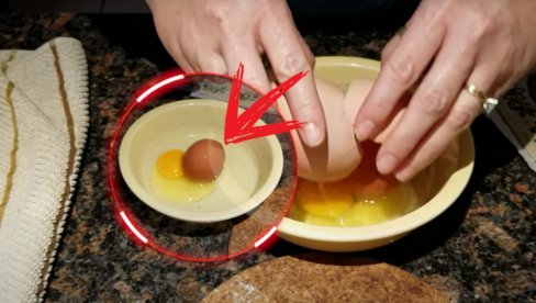 OTKUD TO? Zemunac pravio omlet - nije mogao da veruje šta je ispalo iz jajeta (VIDEO)
