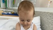 MALI LAV PRIMIO GENSKU TERAPIJU: Hrabri dvogodišnji Novosađanin s osmehom primio najskuplji lek u Tiršovoj