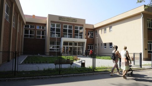 SAVREMENA ŠKOLA ZA 21. VEK: Novosti u poseti rekonstruisanoj Devetoj beogradskog gimnaziji