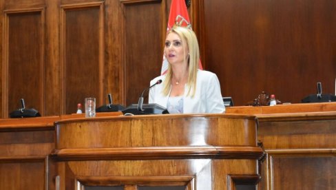 NOVAC OD GONJENJA ŠKOLAMA: Ministarstvo pravde dodelilo sredstva 79 škola devet predškolskih ustanova