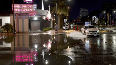 POPLAVE U PUSTINJI: Jaka kiša izazvala nevolje u mnogim mestima u Americi