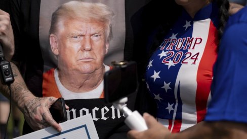 DESETINE HILJADA PRISTALICA ČEKA TRAMPA: Bivši predsednik SAD treba da se pojavi u zatvoru u DŽordžiji (FOTO)