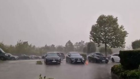 ПОТПУНИ ХАОС У НЕМАЧКОЈ: Минхен паралисан, олуја чупала дрвеће, има и повређених - евакуисано цело подручје (ВИДЕО)