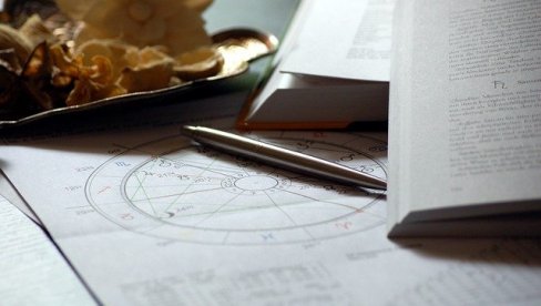 DNEVNI HOROSKOP ZA UTORAK 23. DECEMBAR: Bik se dogovora s uticajnim osobama, Lav potpisuje isplativ ugovor, Škorpiji  i Vodoliji stiže novac