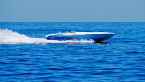 PRVRNUO SE GLISER SA TRI OSOBE NA SKADARSKOM JEZERU: Hitne službe odmah reagovale