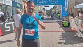 PROMOVIŠE I DALJE ZDRAV ŽIVOT: Paraćinski profesor na polumaratonu u Subotici