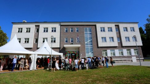 POSLE POLA VEKA: U prestonici otvoren novi dom učenika za đake Poljoprivedne škole Beograd
