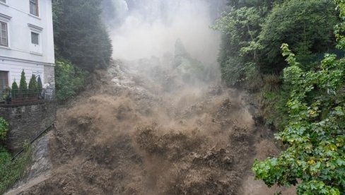 ОГЛАСИЛЕ СЕ СИРЕНЕ ЗА УЗБУНУ У АУСТРИЈИ: Због обилних падавина проглашена опасност од поплава