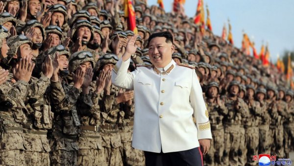 ОДГОВОР НА ПРЕТЊЕ РАЗБОЈНИЧКИХ ВОЂА: Ким Џонг Ун најавио јачање морнарице Северне Кореје