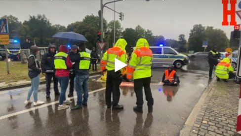 НЕМАЧКА: Активисти се лепе за путеве у Минхену, захтевајући климатске акције (ВИДЕО)