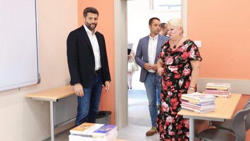 OBNOVA POSLE ŠEST DECENIJA: Gradonačenik Šapić obišao rekonstruisanu Devetu beogradsku gimnaziju