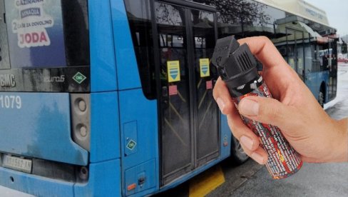 DECA ISPRSKALA PUTNIKE BIBER SPREJOM: Nesvakidašnji incident u autobusu na liniji 74