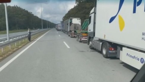 GUŽVA NA GRANICI: Na prelazu Batrovci nepregledna kolona teretnih vozila (VIDEO)