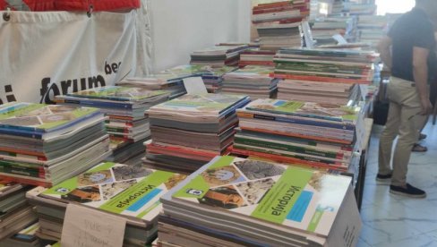 UDŽBENICI SE NE VRAĆAJU: U nekim školama roditeljima rekli da čuvaju besplatne knjige