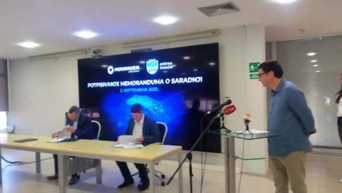 PROŠIRUJE SE INDUSTRIJSKA ZONA „ZMIČ“: Opština Paraćin potpisala u tu svrhu Memorandum sa kompanijom „Moravacem“ (FOTO)