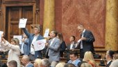 НИКОЛИЋЕВА ОСУДИЛА ВАНДАЛИЗАМ У СКУПШТИНИ: Брука и срамота опозиције у Србији, у само једном дану