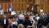 ЗАВРШЕНО ЗАСЕДАЊЕ СКУПШТИНЕ СРБИЈЕ: Опозиција дивљала у парламенту, сутра гласање о новом министру привреде  (ВИДЕО)