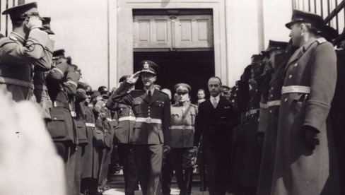 ФЕЉТОН - СТУДИЈЕ ВОЈНИХ ВЕШТИНА У ВРЕМЕ ИЗБИЈАЊА РАТА: Заједно са групом питомаца Војне академије, краљ је одлазио на војне вежбе