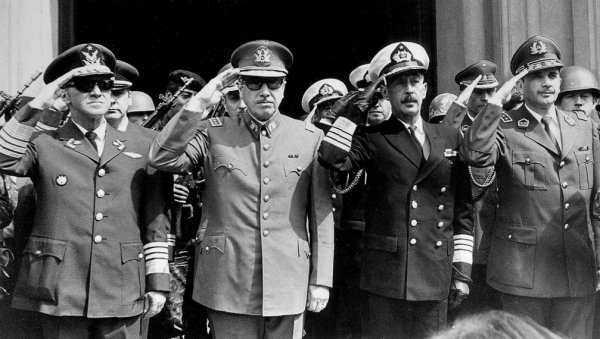 ПИНОЧЕ ОСТАО БЕЗ МЕДАЉА: Аргентина чилеанском диктатору одузела велике државне награде