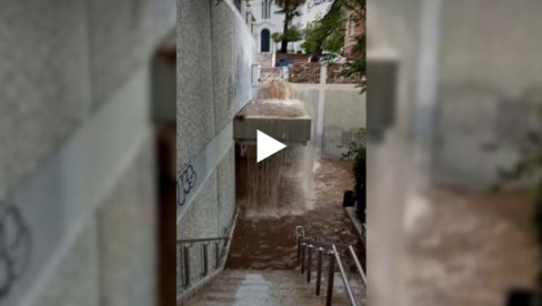 JEZIVE SCENE IZ ATINE: Poplavljena metro stanica (VIDEO)