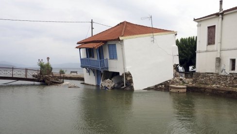 LILO JE KAO POD VODOPADIMA: Beograđanka svedoči za Novosti o poplavama koje su zahvatile Grčku