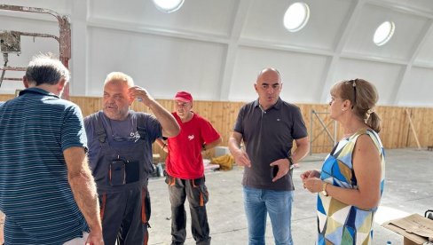 OPORAVILI ŠKOLE I VRTIĆE OD OLUJE: U Bačkoj Palanci se privode kraju radovi na sanaciji oštećenja posle nevremena