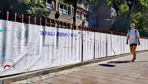 TARABA LEPIH REČI: Poruke za srećan početak škole ispred OŠ Drinka Pavlović