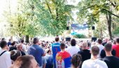 BANJALUKA SVIM SRCEM UZ „ORLOVE“: Navijači u navjećem gradu Srpske budno pratili finale Mundobasketa (FOTO/VIDEO)