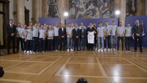PONOS CELE NACIJE: Predsednik Srbije ugostio košarkašku reprezentaciju Srbije - Sada čekamo zlato iz Pariza (VIDEO)
