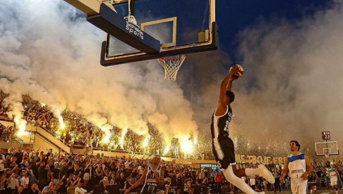 ČASOVI LJUBAVI: Svet prepričava košarkaški spektakl Partizana na Tašmajdanu (FOTO)