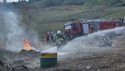 SPASAVAJU LJUDE I IMOVINU: Vatrogasci iz sedamnaest opština Srpske održali taktičko pokaznu vežbu “Ugljevik 2023”