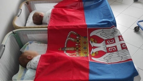 НАЈЛЕПША ФОТОГРАФИЈА ДАНА: Овако се у српским срединама на КиМ обележава Дан српског јединства (ФОТО)