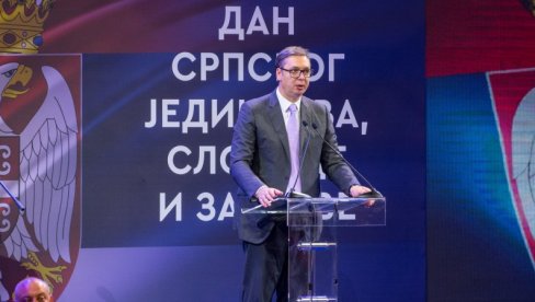 NEMA TE CENE DA SE ODREKNEMO SVOG IMENA I PREZIMENA Šta je Vučić poručio na obeležavanju Dana srpskog jedinstva, slobode i nacionalne zastave