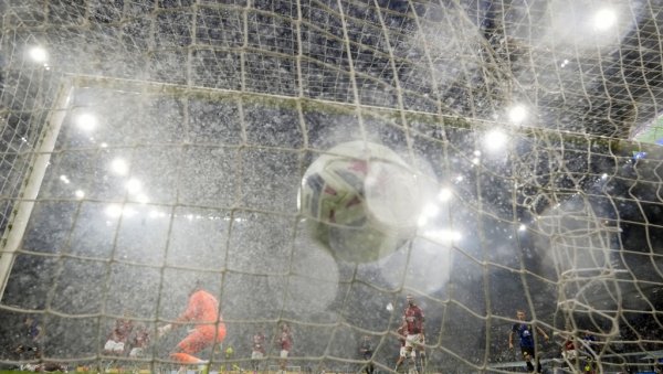 ЛУДНИЦА У МИЛАНУ: Интер понизио градског ривала