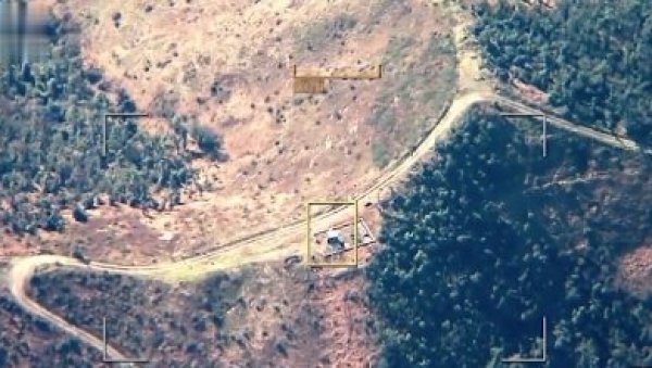 АЗЕРБЕЈЏАН НАПАДА БАЈРАКТАРИМА: Погледајте снимак бомбардовања положаја војске Нагорно-Карабаха (ВИДЕО)