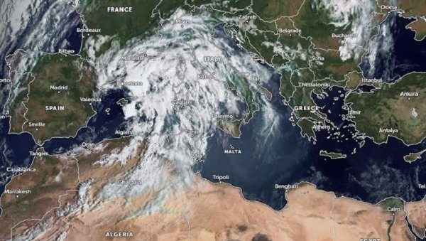 У СРБИЈУ СТИЖЕ ПРЉАВА КИША: Циклон са Медитерана доноси нам песак из Сахаре, али и олујно невреме
